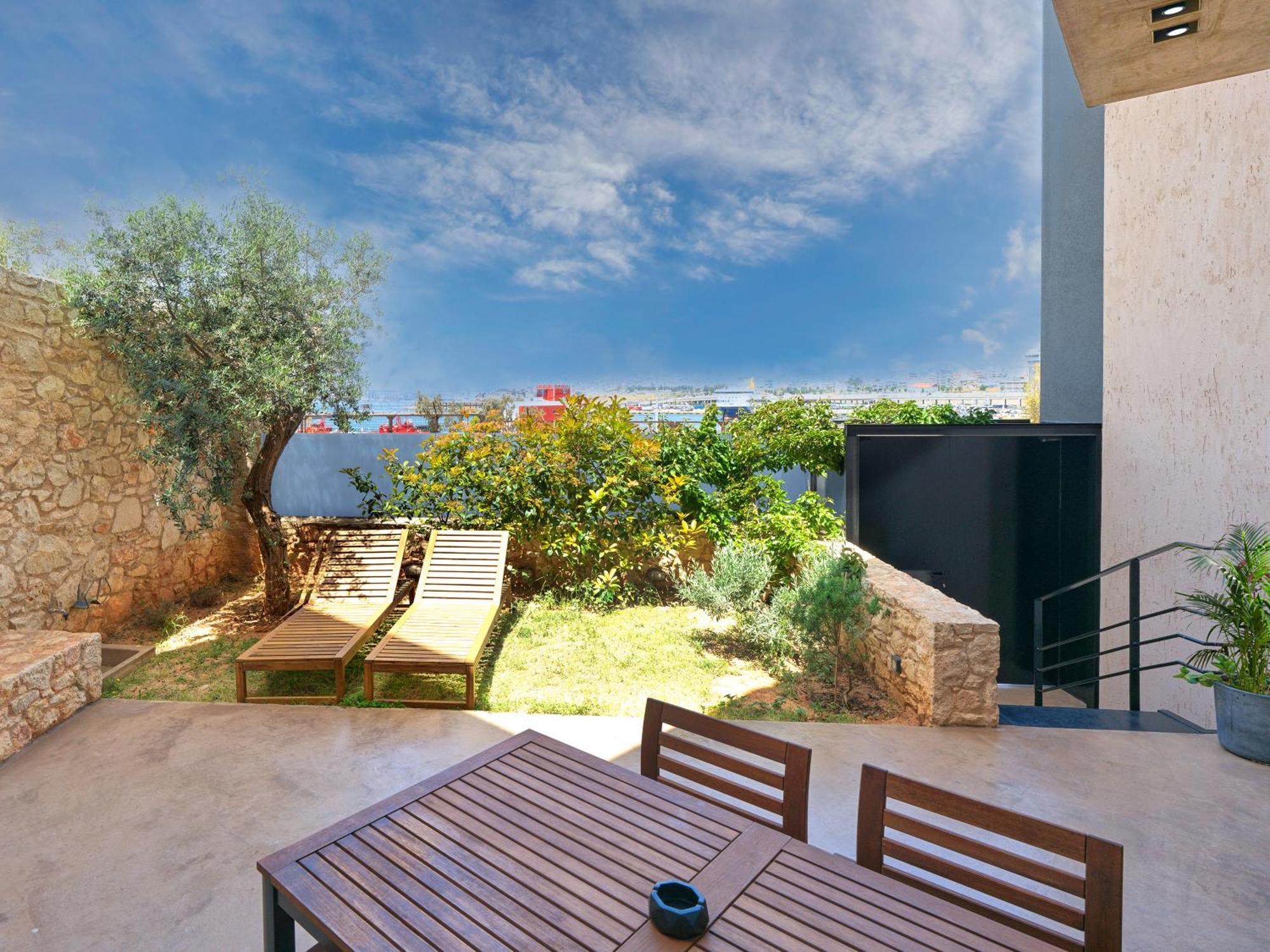 Sea View Garden Suites Piræus Eksteriør billede